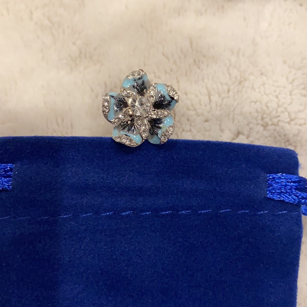 Stud earrings - Picture 2 of 4
